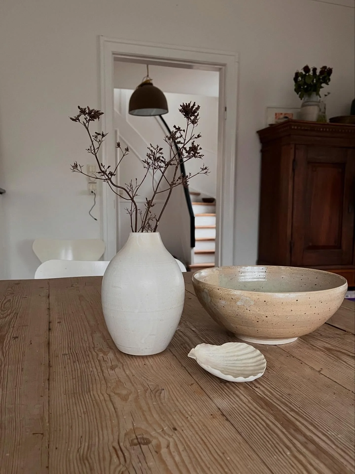 God fredag herfra 🤍

#keramik #stent&oslash;j #interiordesign #ceramics #clay