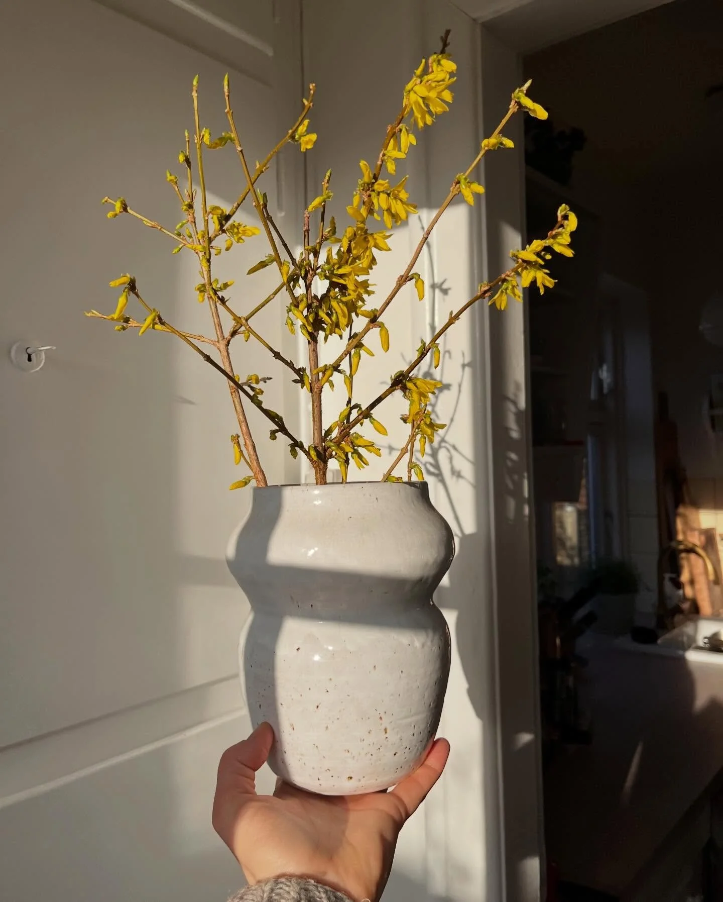 For&aring;r &amp; aftensol 💛

#keramikvase #drejetkeramik #for&aring;r #stent&oslash;j #handmade