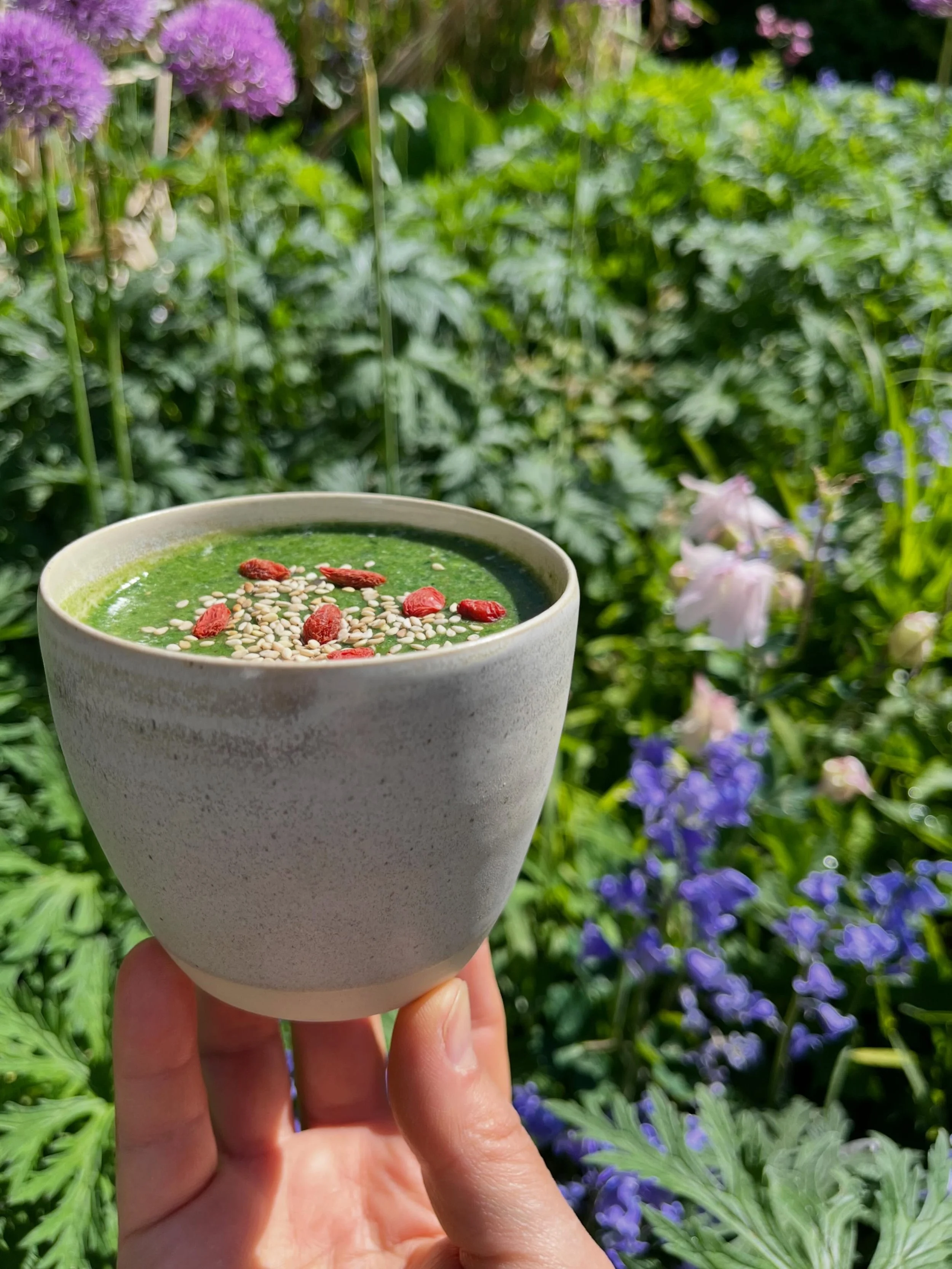 Keramikkop &amp; solskin 🌿

#keramikkop #drejetkeramik #wheelthrownceramics #handmade #keramik
