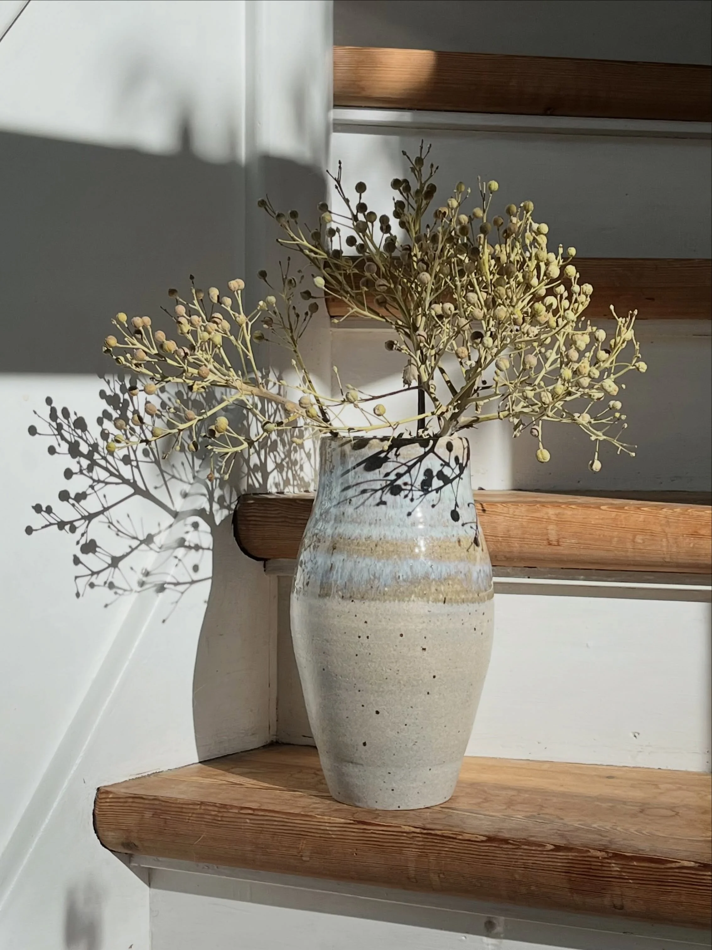 Keramik &amp; strandk&aring;l fra Langeland 🩵

#keramik #drejetkeramik #stent&oslash;j #interiordesign #ceramics