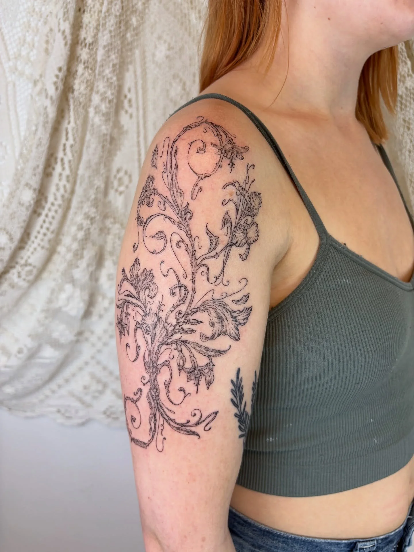 Free hand botanical armour for my lovely client 🌷

This piece was created using multiple flowers I had saved &amp; connecting them through free hand stencilling x

Booking December 🪽

Replies will still be slow till October when I&rsquo;m back from