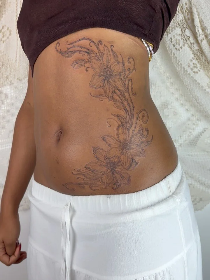 First piece back from America🌿

A commissioned side torso piece made of clematis climbers, a mixture of predrawn &amp; freehand stenciling 🪽

Now booking January &amp; February 🕯️
Dm to book x

#tat #tatt #tattoo #tattoos #botanical #botanicaltatt