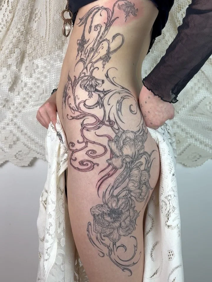 My last piece of work from 2025🌱

Having completed the side hip peonies earlier in the year, we continued to intertwine some more floral across the stomach and up the ribs 🌷

A huge piece I&rsquo;m very proud of, Thankyou to my lovely client for th