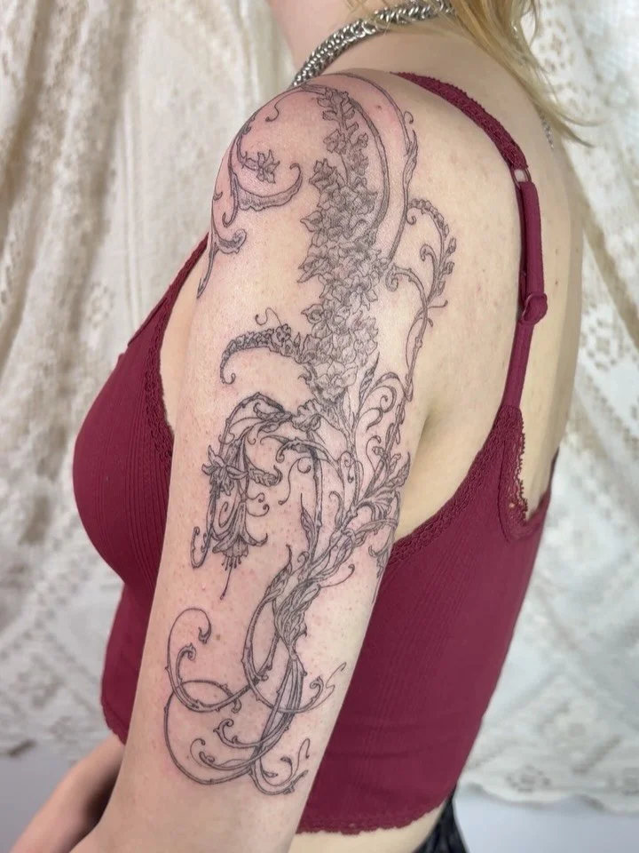 Free hand botanical armour for my lovely client 🌷

This piece was created using multiple flowers I had saved &amp; connecting them through free hand stencilling x

🕯️just a reminder I am still on maternity leave, books are currently closed &amp; wi