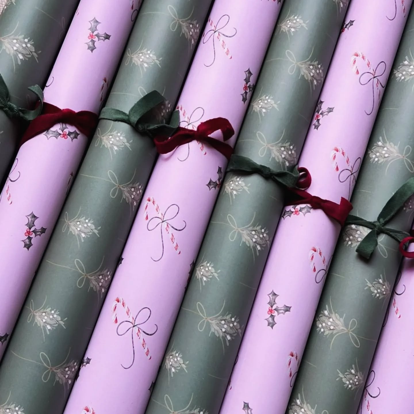 🎁 Wrap your holidays in a little magic! ✨ 
Our hand-illustrated watercolour designs bring festive cheer to every gift&mdash;candy canes &amp; holly on pink, or mistletoe on green.

💌 Complete the look with our matching gift tags and cards for a tru