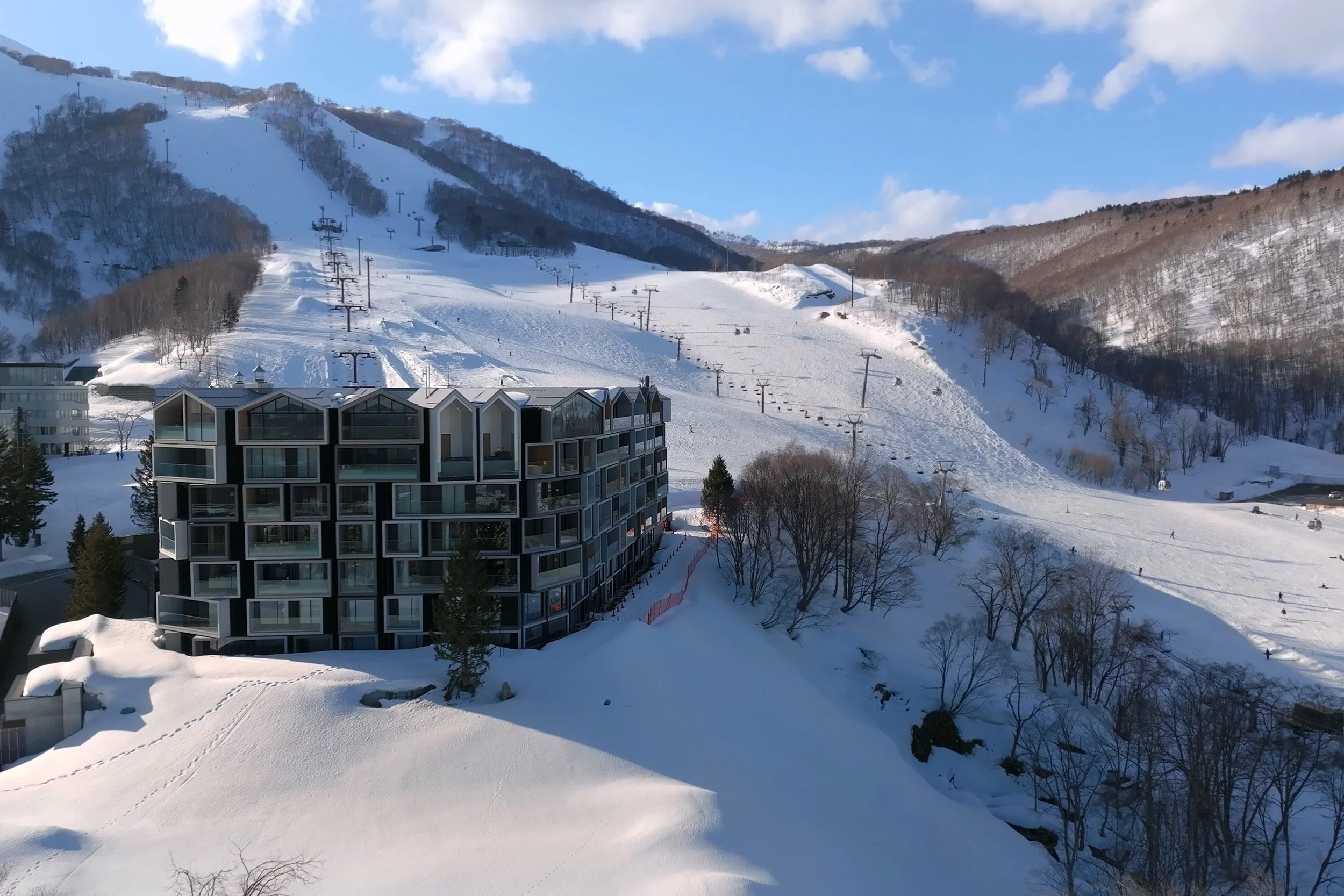 MUWA NISEKO_ Exterior_85_Winter_cropped.jpg