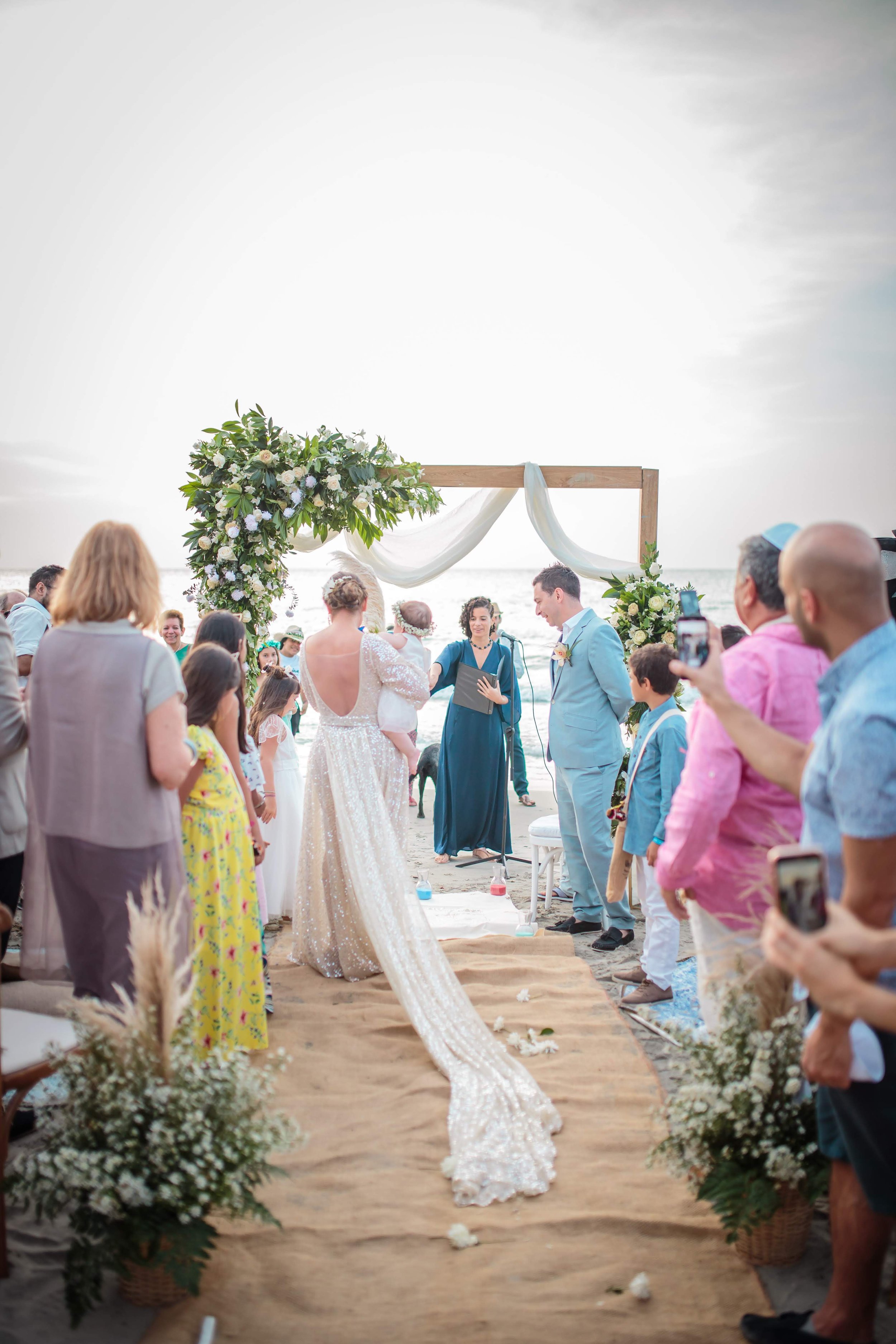 bel-altar-invitados-ceremonia-cartagena.jpg