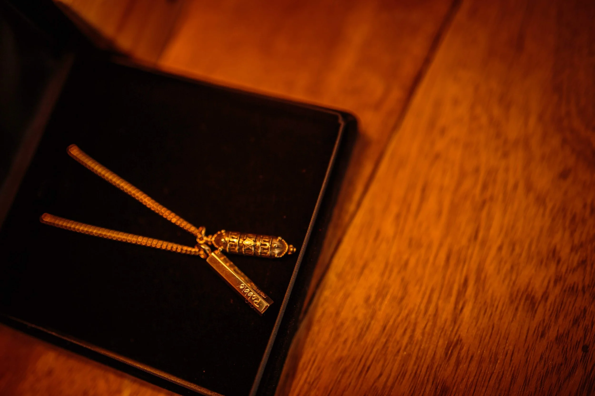 bel-altar-collar-oro-simbolico-detalle.jpg