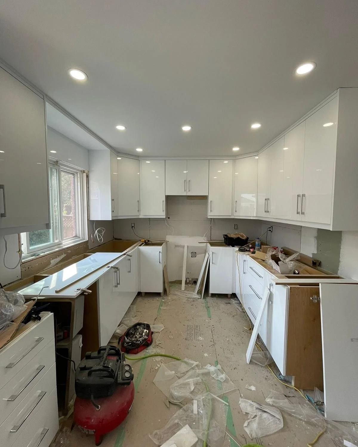 Just Renewed the Heart of the Home! 🍽️✨

There&rsquo;s nothing like a fresh kitchen to breathe new life into the whole house. After some planning, dust, and a few unexpected hiccups, the kitchen is finally renewed &mdash; and I couldn&rsquo;t be hap