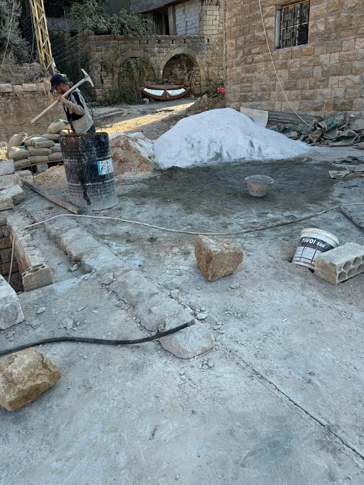 Witnessing incredible transformations! From groundwork to beautiful finishes, we&rsquo;re dedicated to crafting durable and aesthetically pleasing outdoor spaces. Check out this recent project featuring stunning cobblestone work and elegant limestone