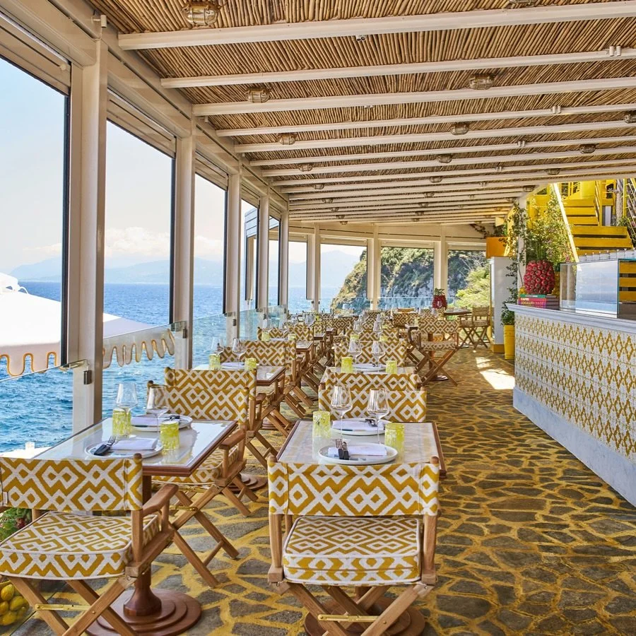 Ciao Bella! 🍋 Italy on your mind? We’re daydreaming about cocktails on the coast in Capri at @jumeirahcapripalace 🥂 
Looking for more swoon-worthy stays? Link in stories to discover your next destination!
📷 @jumeirahcapripalace 
#italy #c