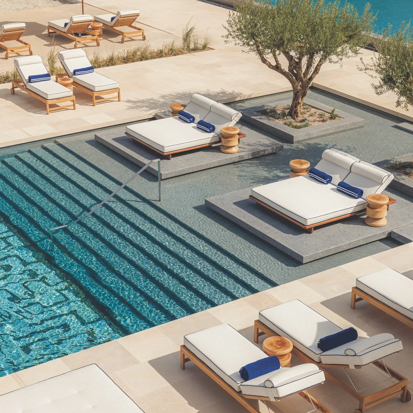 Athens is always a good idea, especially when you&rsquo;re staying at @ooaesthesis 🇬🇷 Daydreaming about TAG&rsquo;s trip to the Greek Riviera for @signaturetravelnetwork ✨ 

Wanna check out the feature? Link in stories! 🔗 

#repost 📷 @ooaesthesis