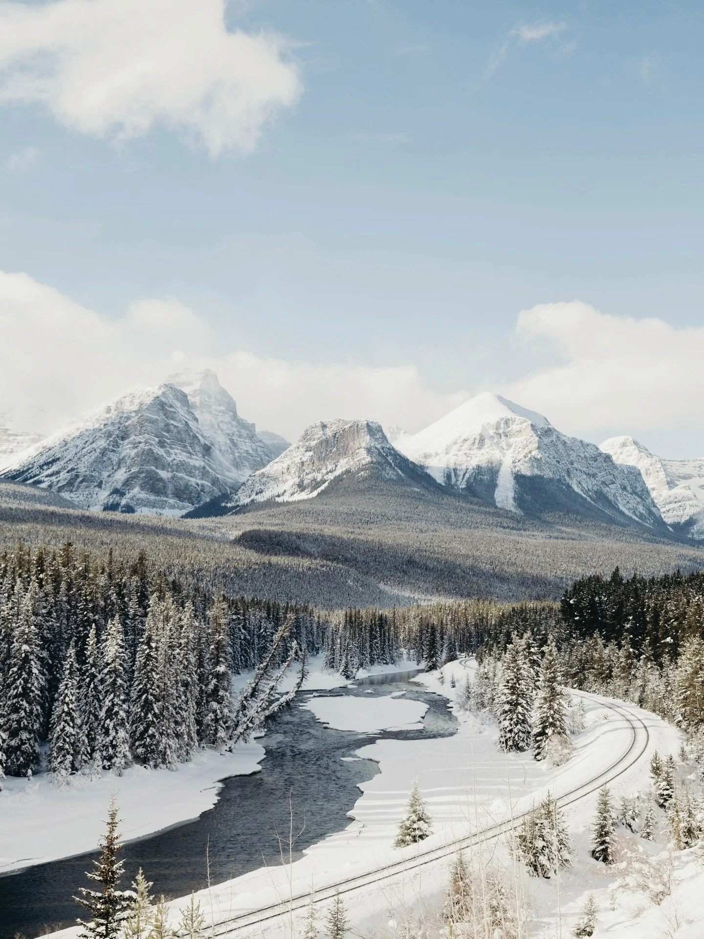 Where to go in 2026? Banff! 🇨🇦 Just sent Ultimate Experiences by @signaturetravelnetwork to the printer and excited to share the curated list of this year&rsquo;s top travel destinations by @ignacioamaza ✨ 

And while Aspen wasn&rsquo;t featured, i