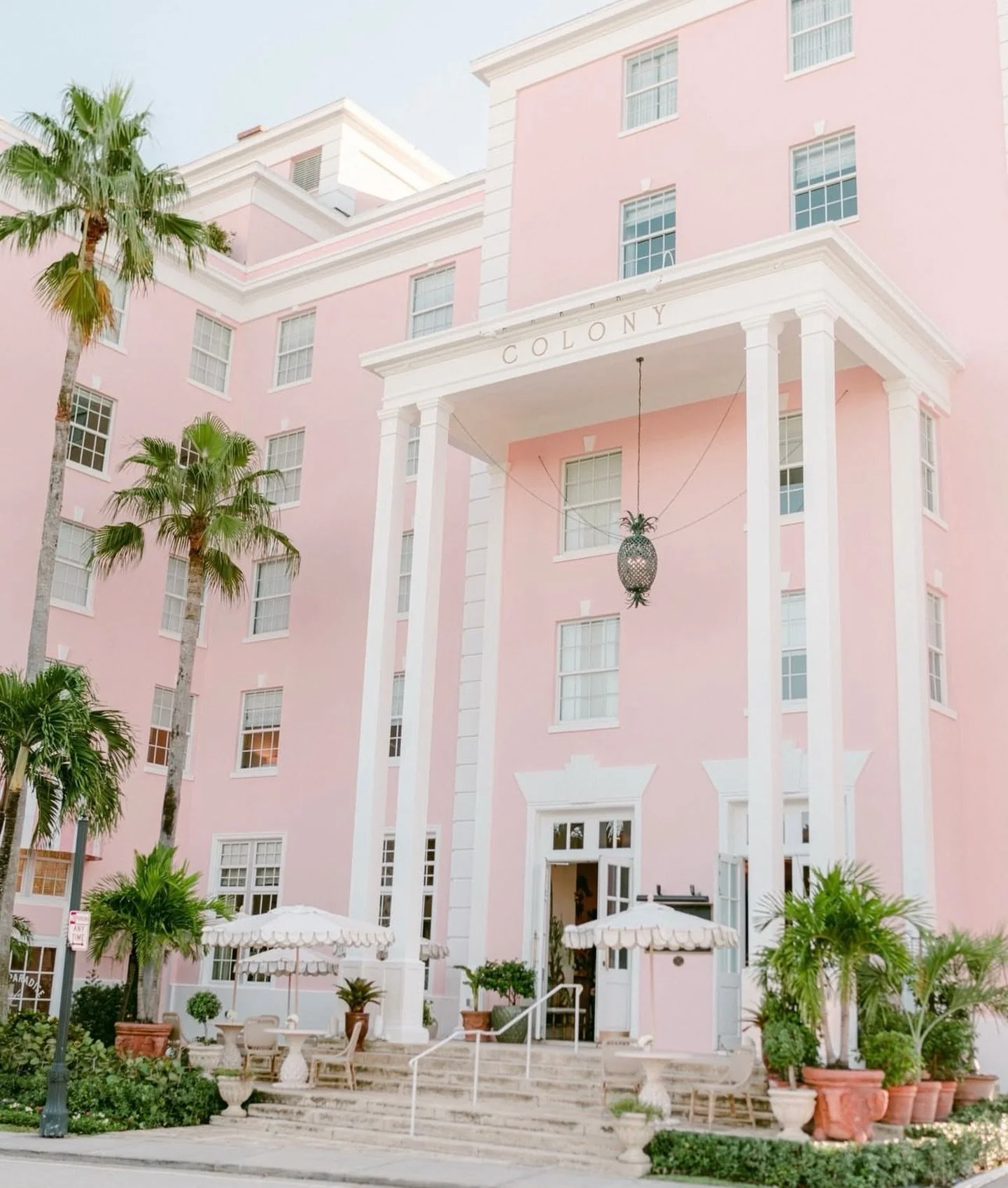 End-of-March plans: palm trees, sunshine, and @thecolonypalmbeach 🌴✨ See you soon, Florida! 

#repost 📷 @thecolonypalmbeach 

#luxurytravel #luxurytravelmedia #luxurytravelmagazine