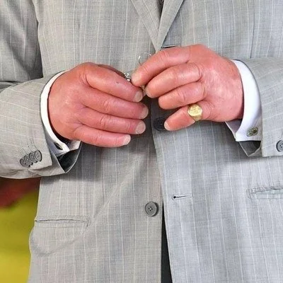 0_King-Charles-fingers.jpg
