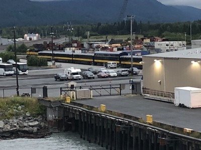 AlaskaRailroadClubCarInCenter.jpg