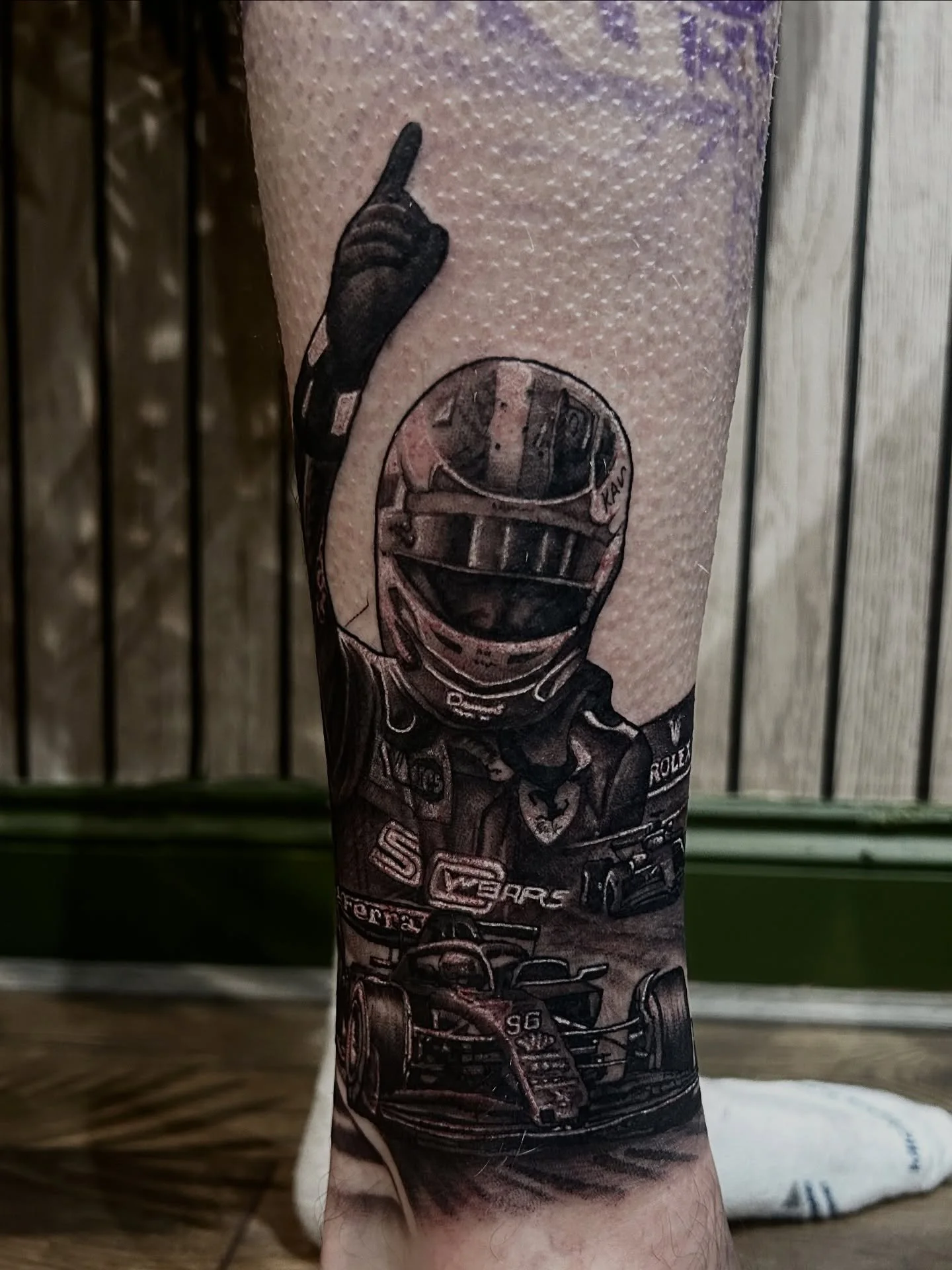 F1 Ferrari themed outer leg piece started yesterday, such a great concept me being a huge fan!! Thanks Orlando. 
-
-
-
-
#blackandgreytattoos #blackandgrey #blackandgreytattoo #realtattoos #realistictattoos #bnginksociety #realismtattoo #instatattoo 