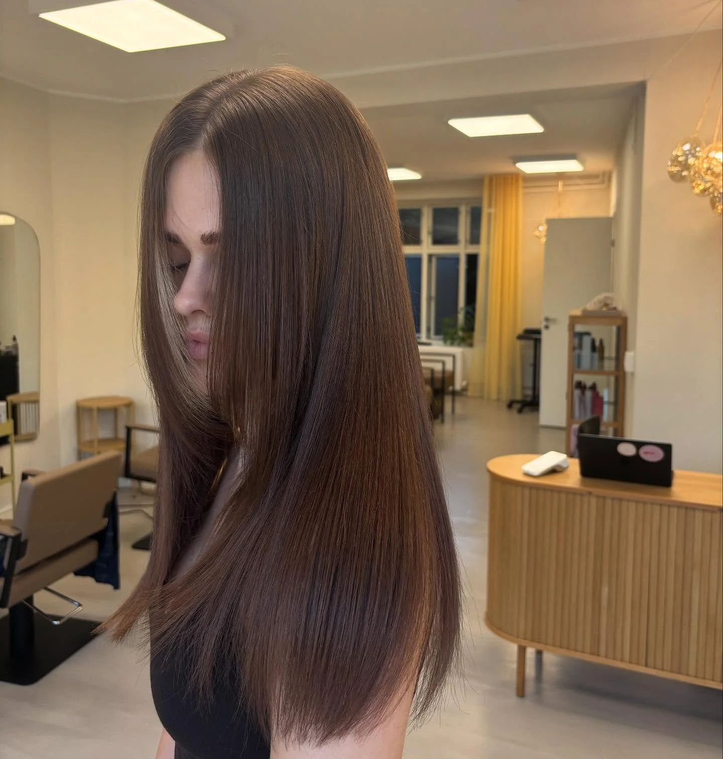 Swipe for transformation 🤎
#brunette #brunettehair #transformation #hairstylist #copenhagen #frederiksberg #frisørkøbenhavn