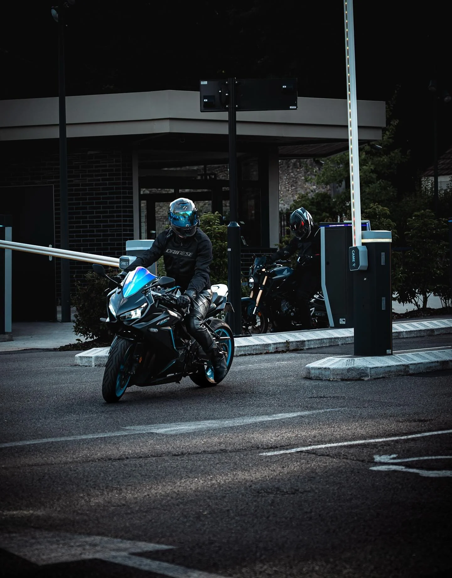 Hangar Y /w @bikergrounds

📷: @lumix
🕴🏻: @jauterz 
☀️: d&eacute;but de soir&eacute;e
🏍️: @hondamotofr 
.
.
.
.
#motardparisien #parismoto #idfmoto #hondafrance #hondacbr650r #cbr650r #studiov2c #motophotography