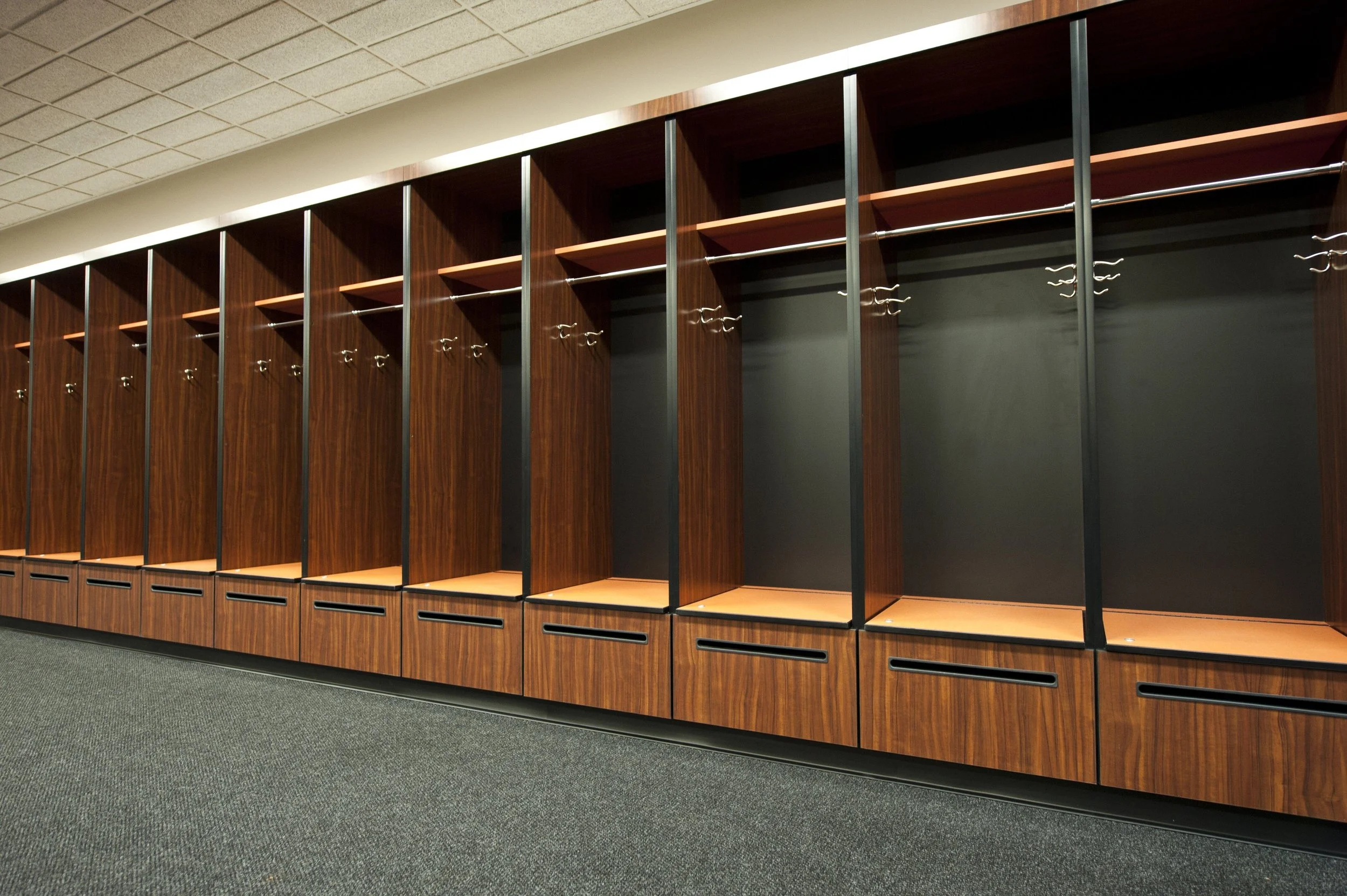 cowley-college-hafner-training-center-locker-room-arkansas-city-PEMB.jpg