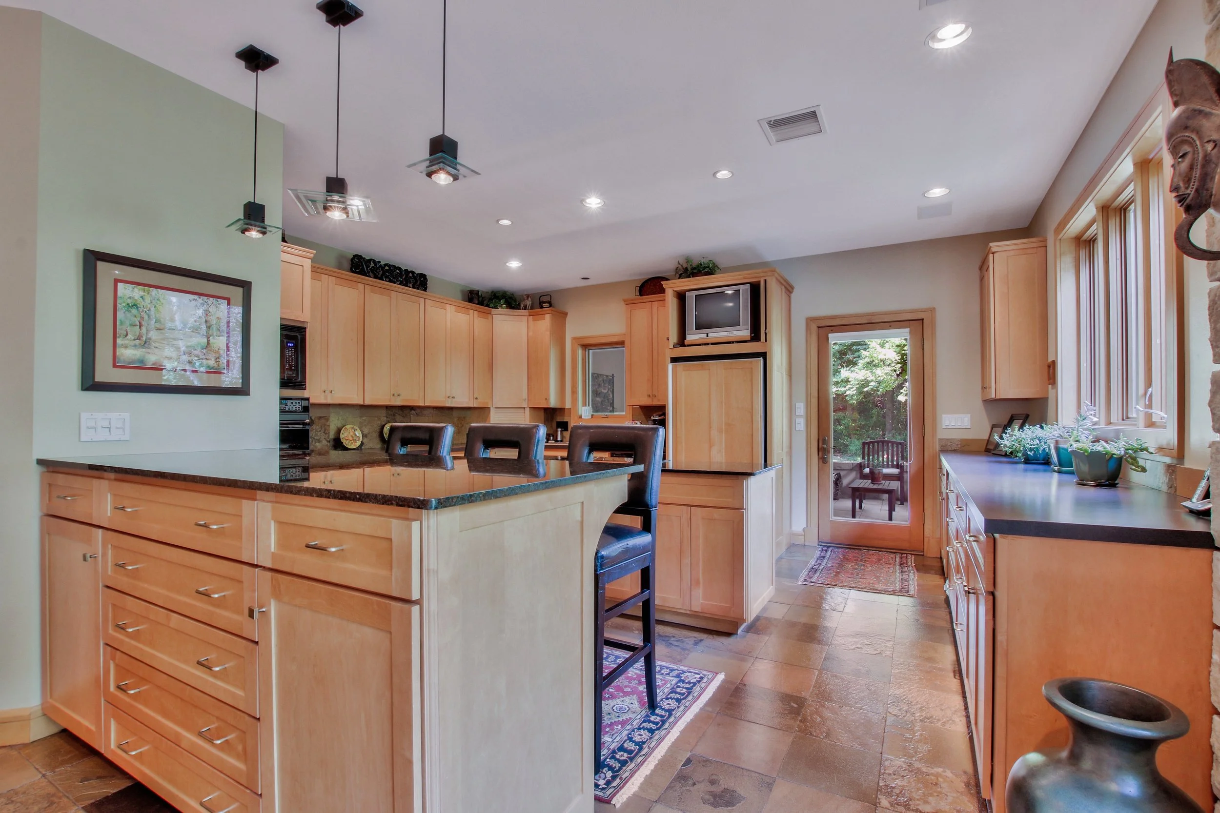 custom-winfield-kansas-home-open-kitchen-cottage.jpg
