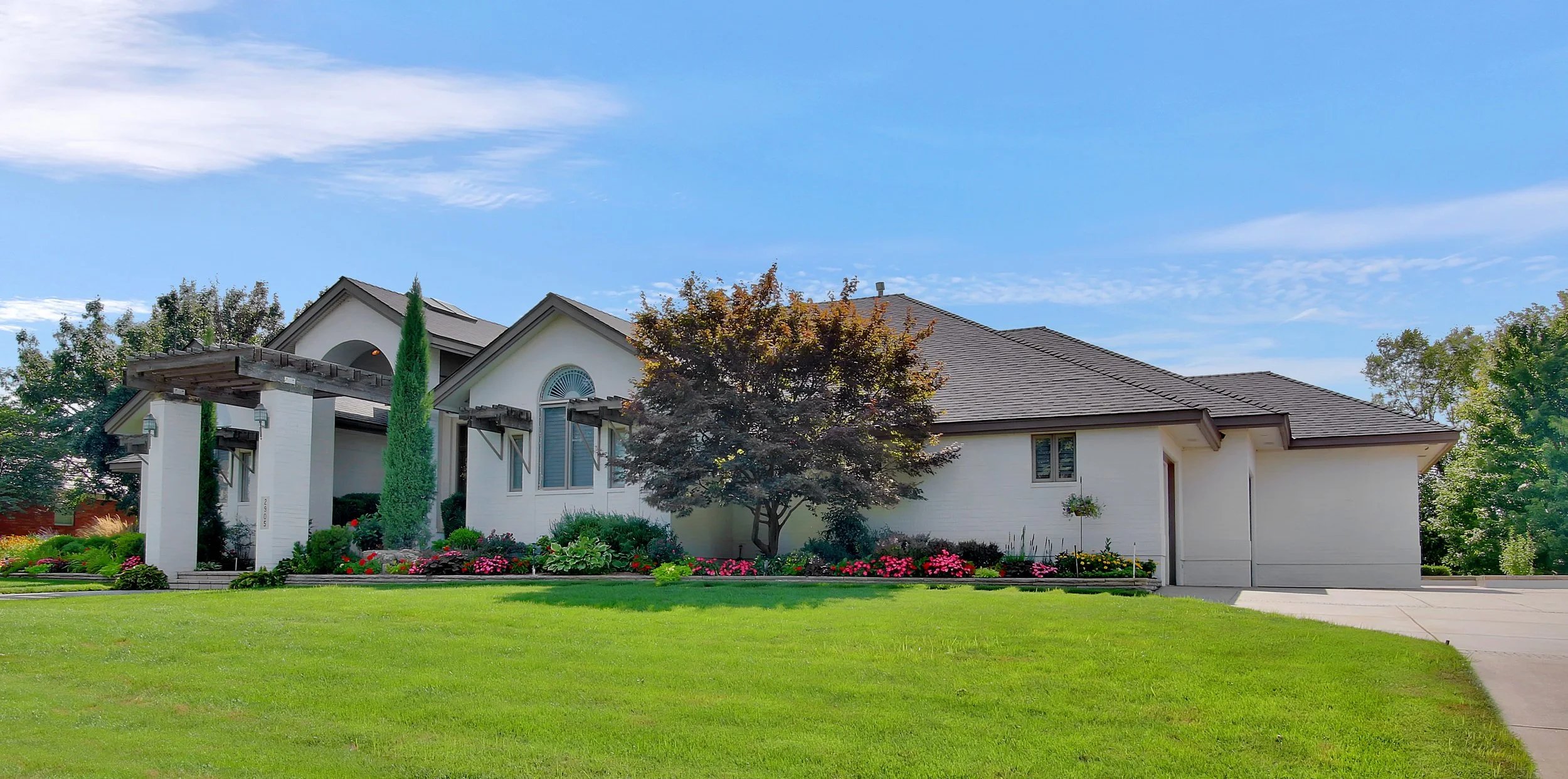 custom-luxury-home-side-view-winfield-kansas.jpg