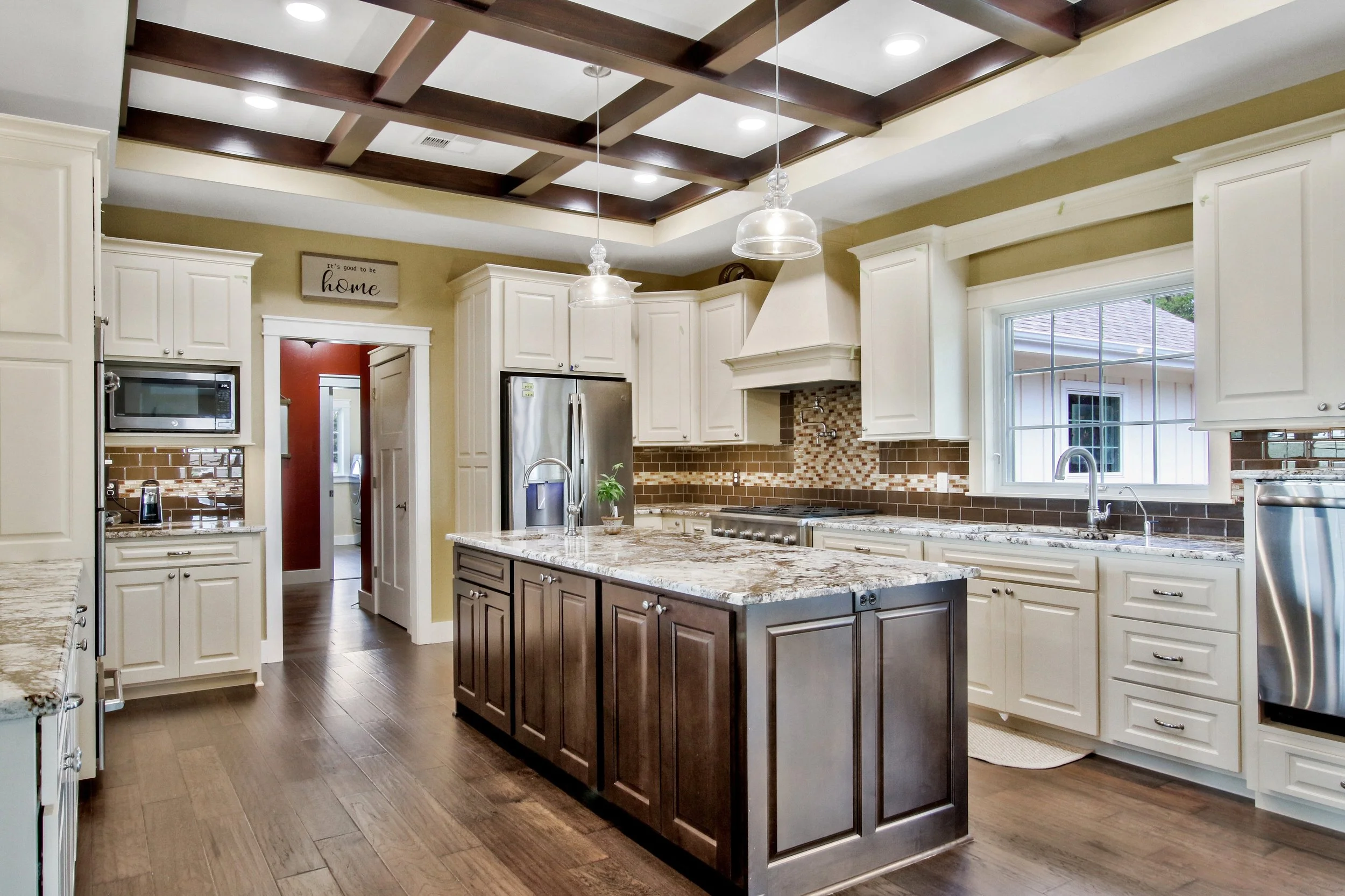 custom-home-open-country-kitchen-design.jpg