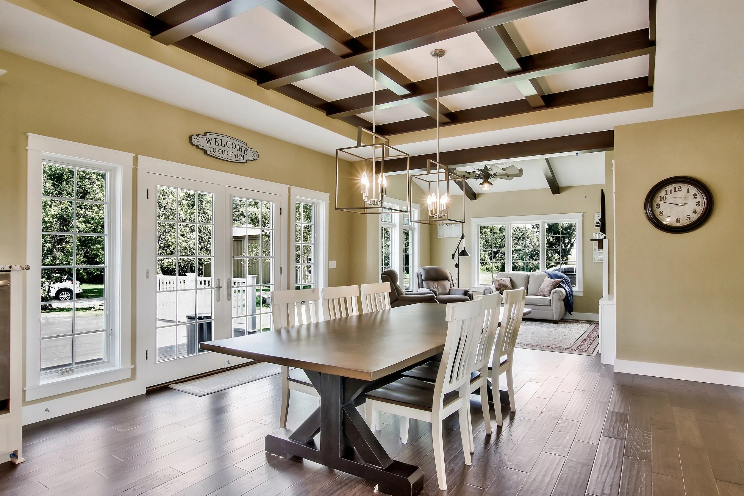 custom-country-home-open-dining-design.jpg