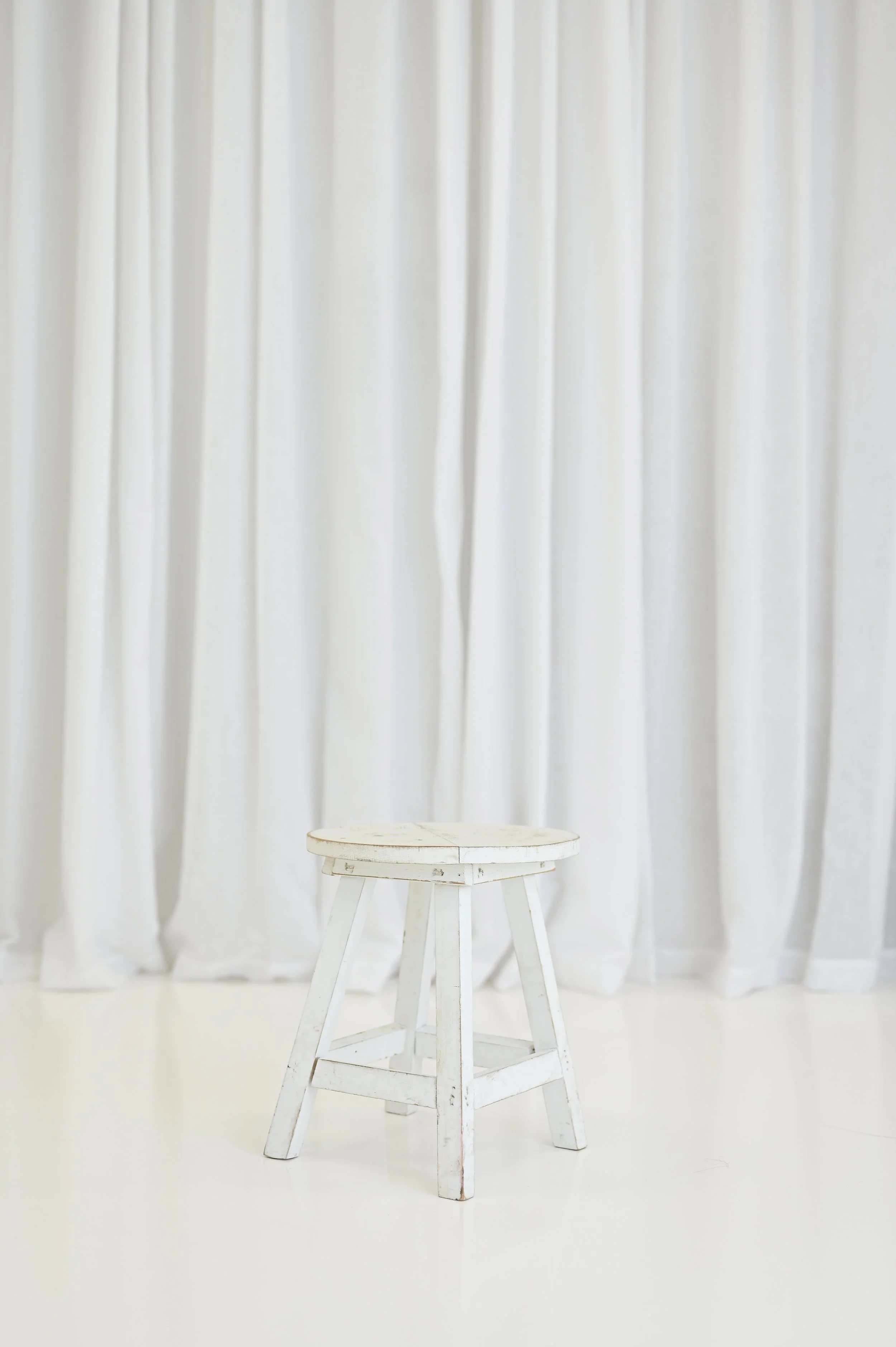 White Vintage Mini Stool 