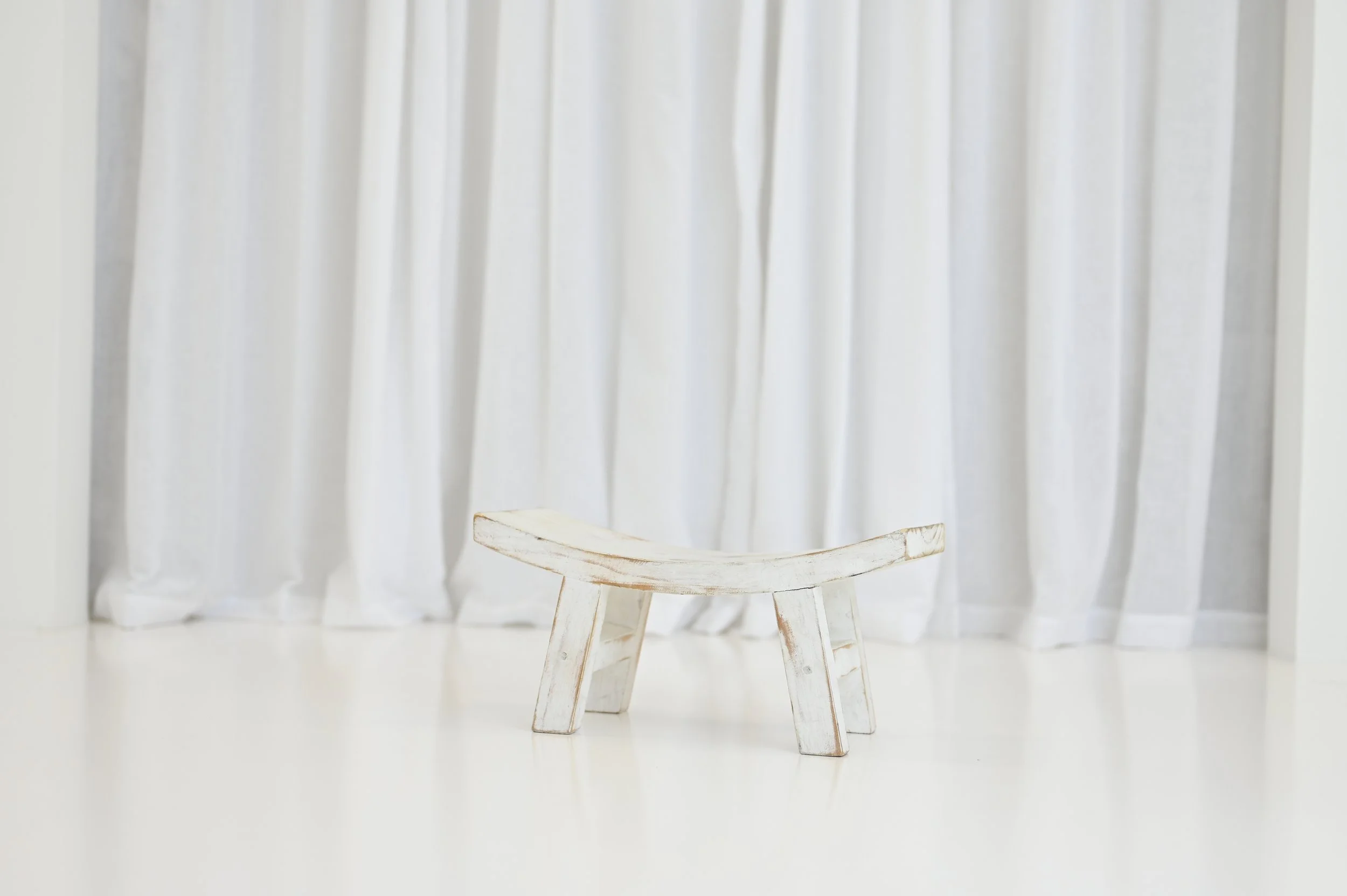 White Vintage Mini Bench 