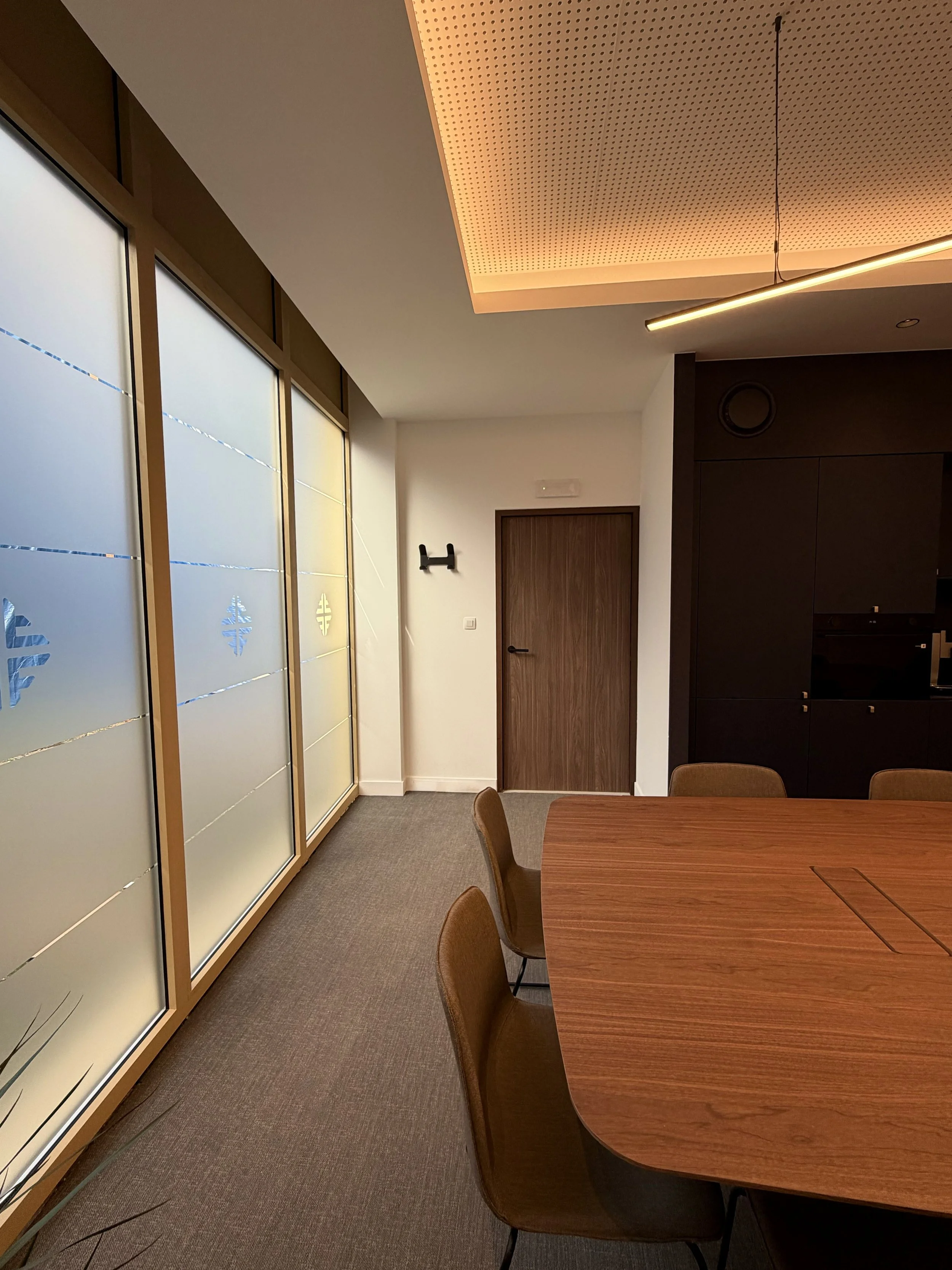 salle réunion + cuisine.jpg