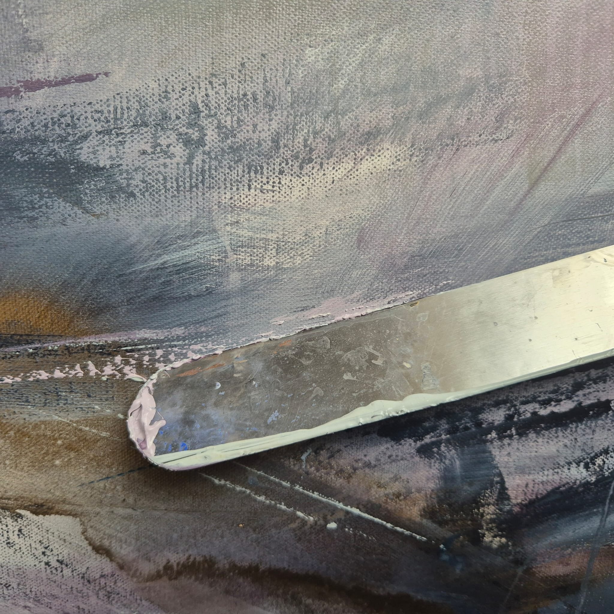 I love creating marks and expression with the palette knife 🎨 

It&rsquo;s a tactile tool that lets me move paint in ways a brush can&rsquo;t&mdash;something I reach for often, along with all sorts of other tools I use to transfer paint and build te