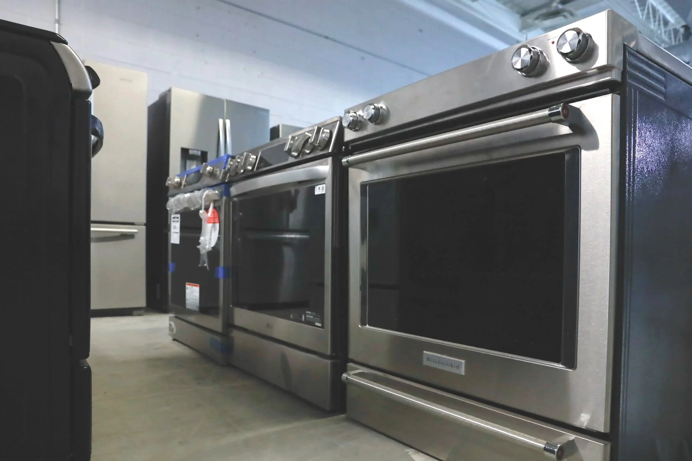 electric stove and gas range at eylo appliances store, free delivery