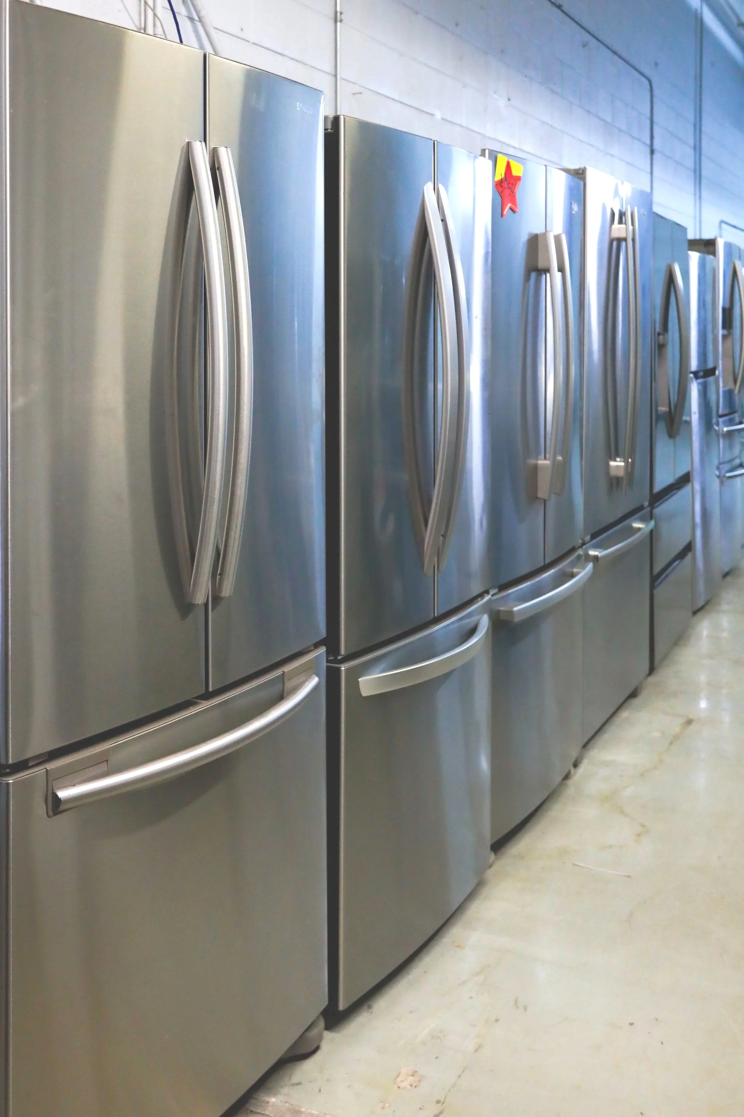 used refrigerator with warranty  on eylo appliances in Barrie Ontario