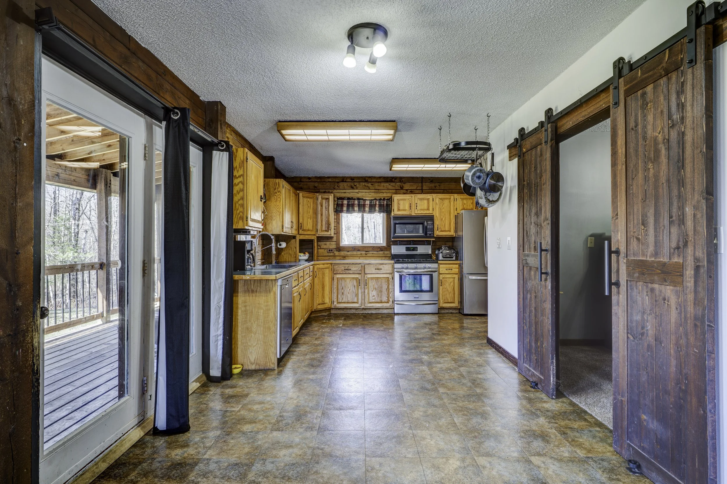 PANA1542_3_4_5_6_7_8Interior.jpg