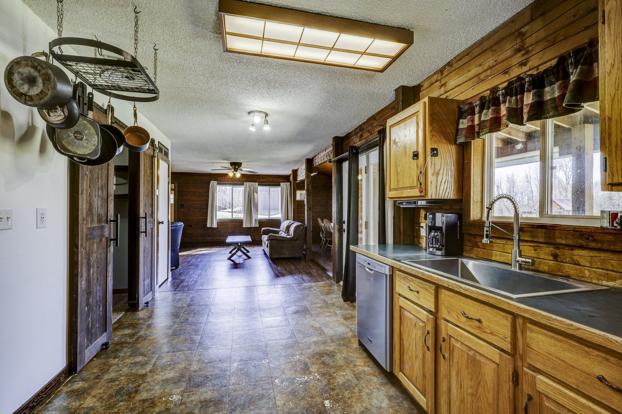 PANA1591_2_3_4_5_6_7Interior.jpg