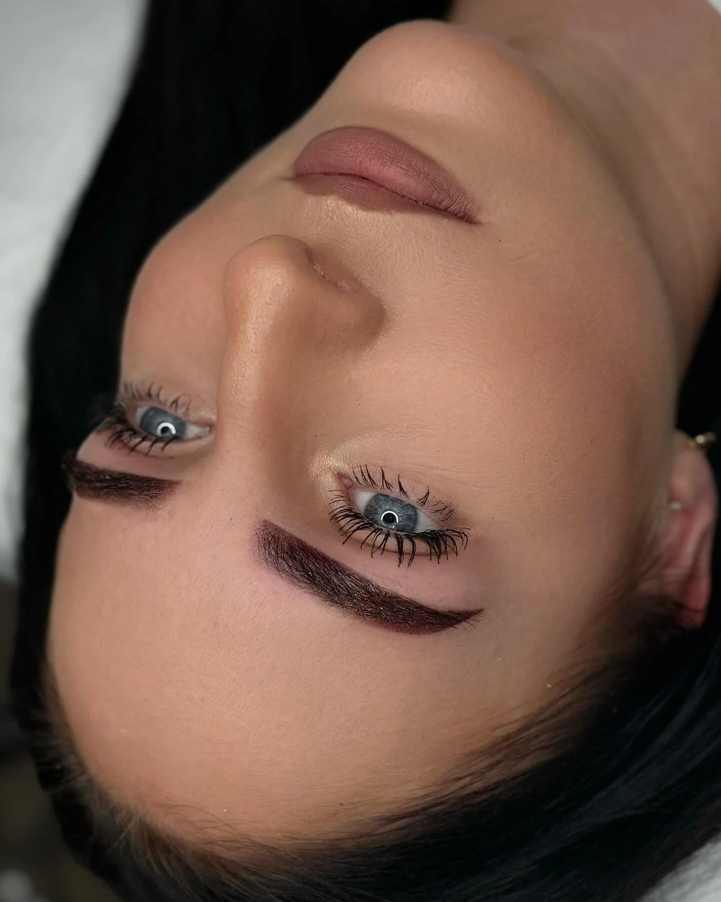 F&uuml;r diese Sch&ouml;nheit gab es ein Paar neue Augenbrauen 😍 #powderbrows 

Wir haben uns hier auf eine sch&ouml;ne saubere untere Linie konzentriert, den Bogen etwas weiter nach hinten gesetzt und alles sch&ouml;n mit &Uuml;bergang nach vorne s