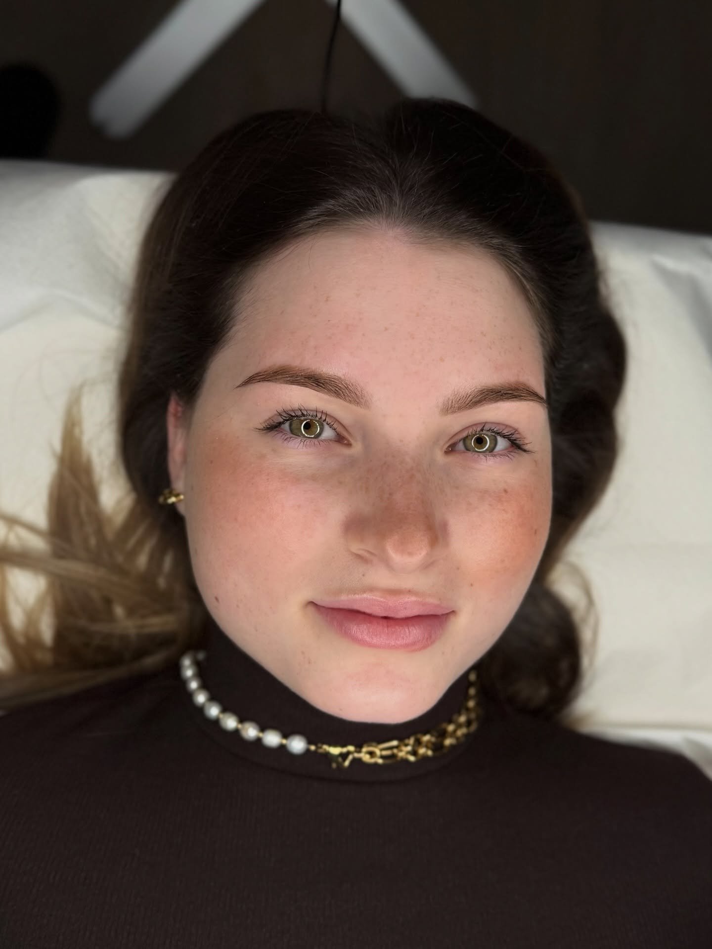 Henna Brows 😍🧚 Swipe f&uuml;r das Vorher ➡️

Termine per DM oder &bdquo;jetzt buchen&ldquo; Button 🤍 

#kosmetik #kosmetiksalon #brows #augenbrauen #passau #hennabrows #browartist