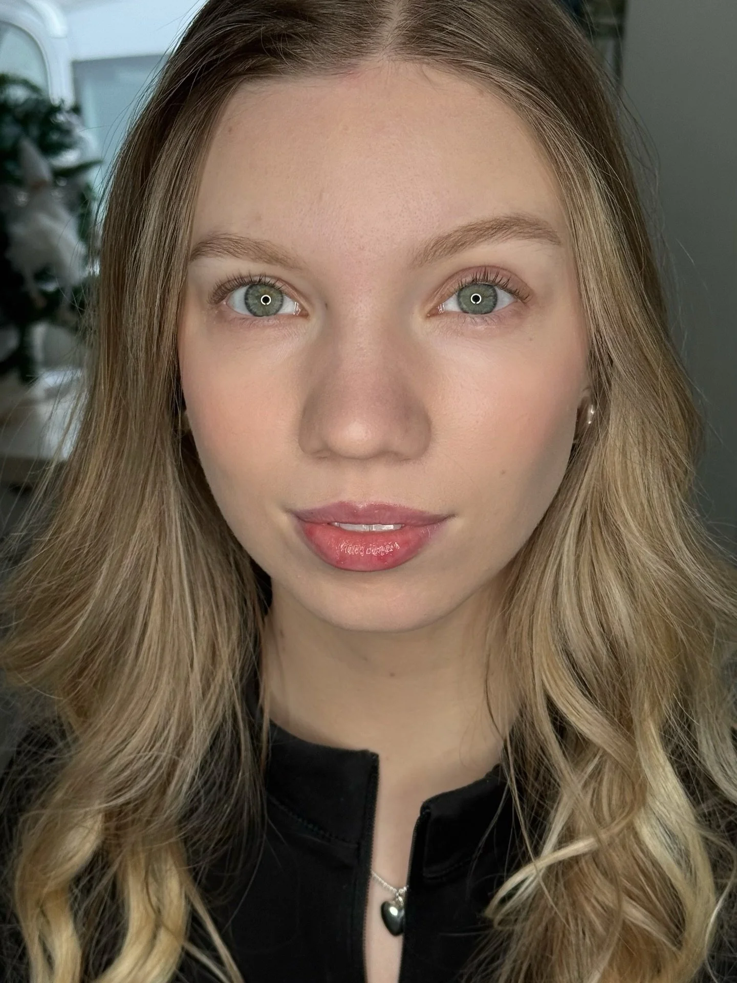 Heute gibt es eine kleine Augenbrauen Journey 🫶🏼
1. Bild: abgeheilte Powder Brows nach der ersten Sitzung 
2. Bild: Vorzeichnung der Kundin 
3. Bild: No Make-up 
4. Bild: direkt nach dem Stechen 

Ich lieb&lsquo;s! 😍 Ihr auch? 🥰

#powderbrows #pa
