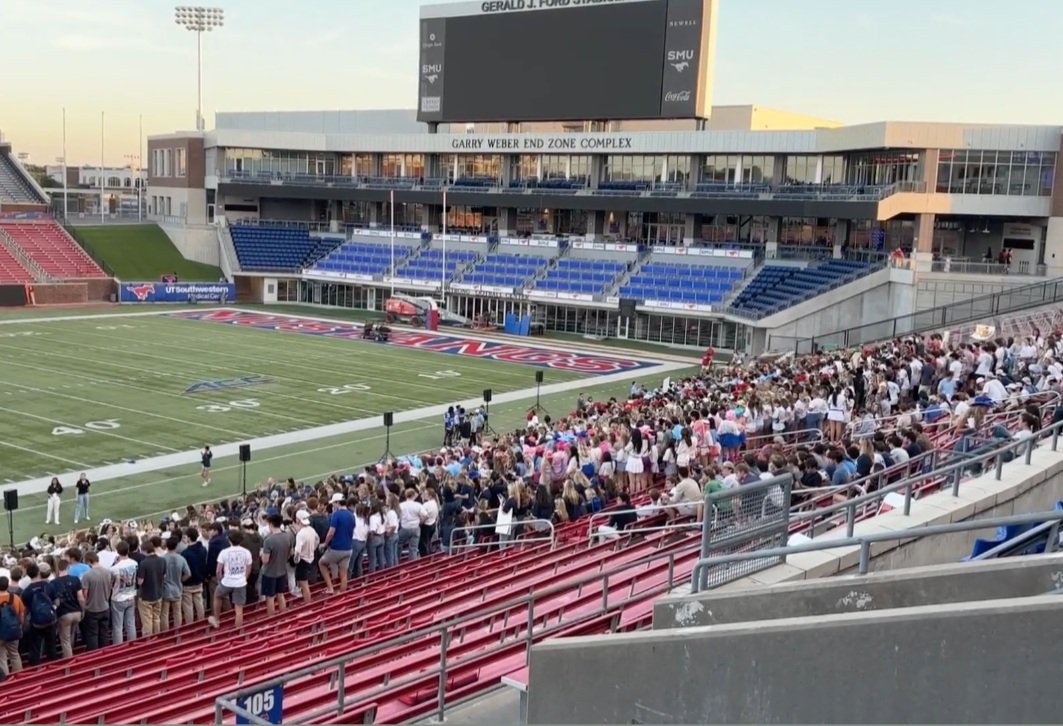 Homecoming Kickoff: Pi Beta Phi Rallies Behind Shea Hobbs