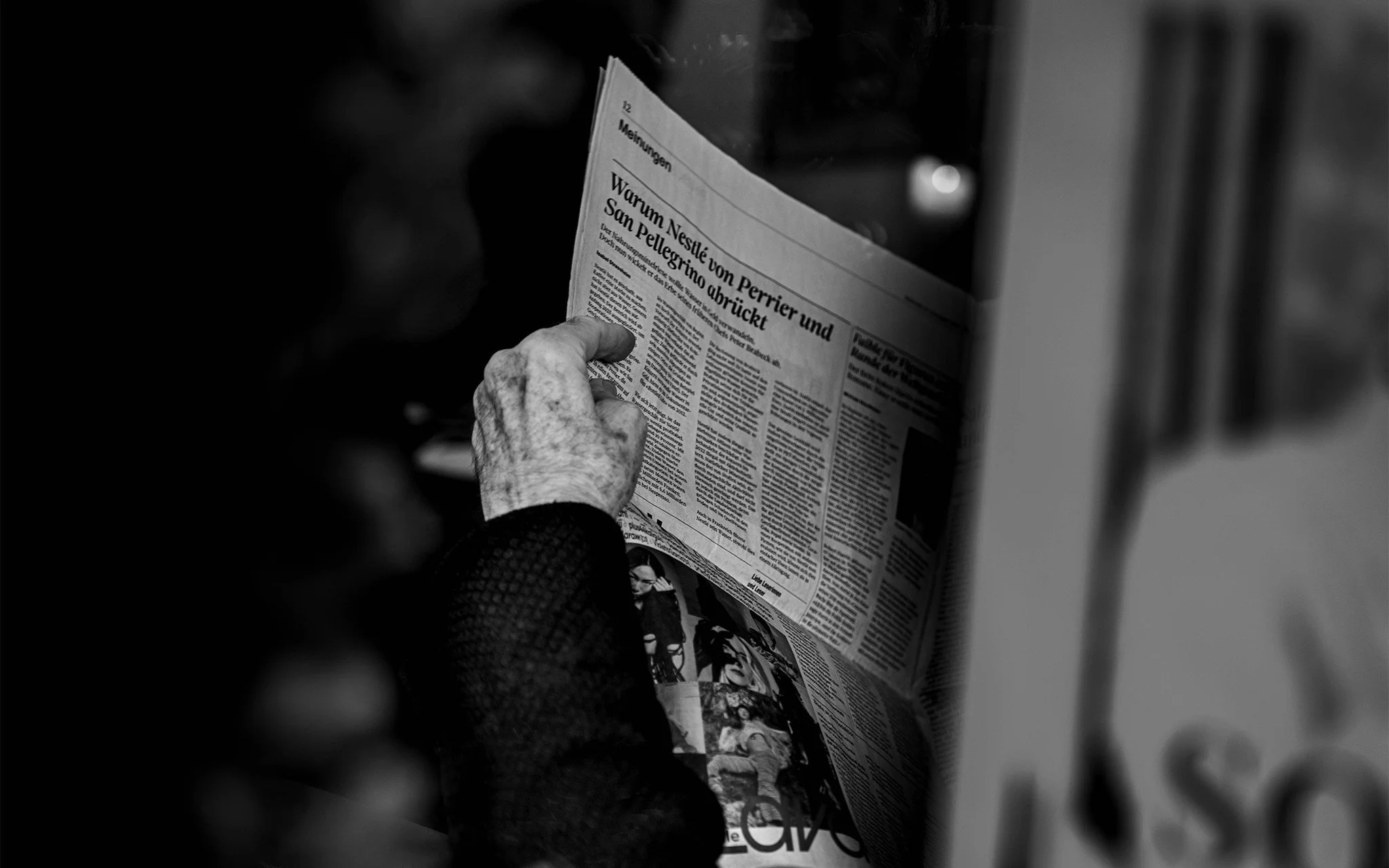 Callejeando por Berna, Suiza. C&oacute;mo he disfrutado esta ciudad... deseando volver😮&zwj;💨
.
.
.
#switzerland #swiss #rsa_streetview #spicollective #streetclassics #streetgrammers #streets_unseen #moostlyfilm #sonyphotography #filmic_streets #wo