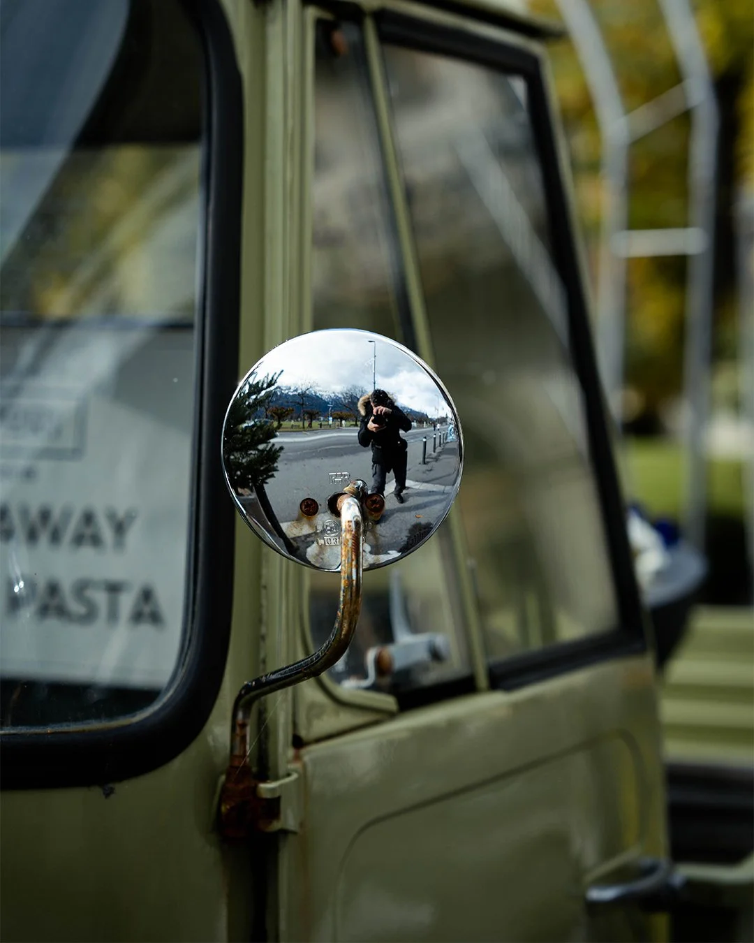 Interlaken, Suiza. Noviembre 24'.
.
.
.
#switzerland #swiss #rsa_streetview #spicollective #streetclassics #streetgrammers #streets_unseen #moostlyfilm #sonyphotography #filmic_streets #woofermagazine #swiss #streetphotographytribe #streetphotographe
