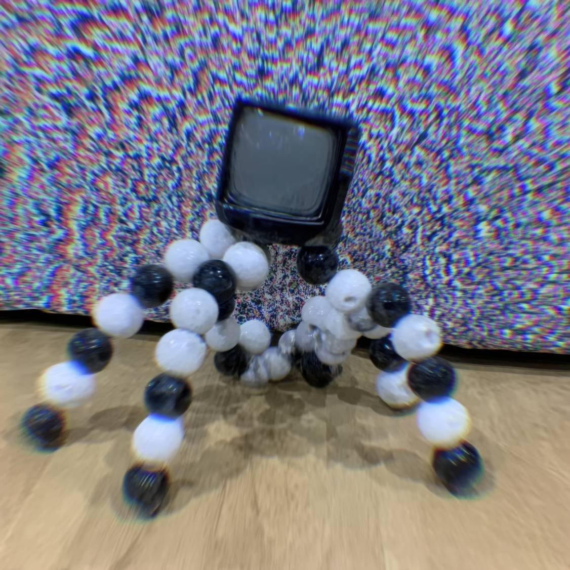 OOO WEBoona00_tv_static_25a323c3-bf09-4783-ba63-cd89fa0c98f4.jpeg