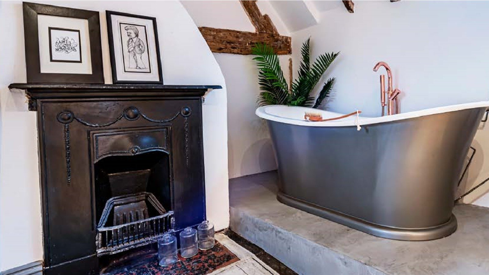 BATH IN BEDROOM  (1).jpg