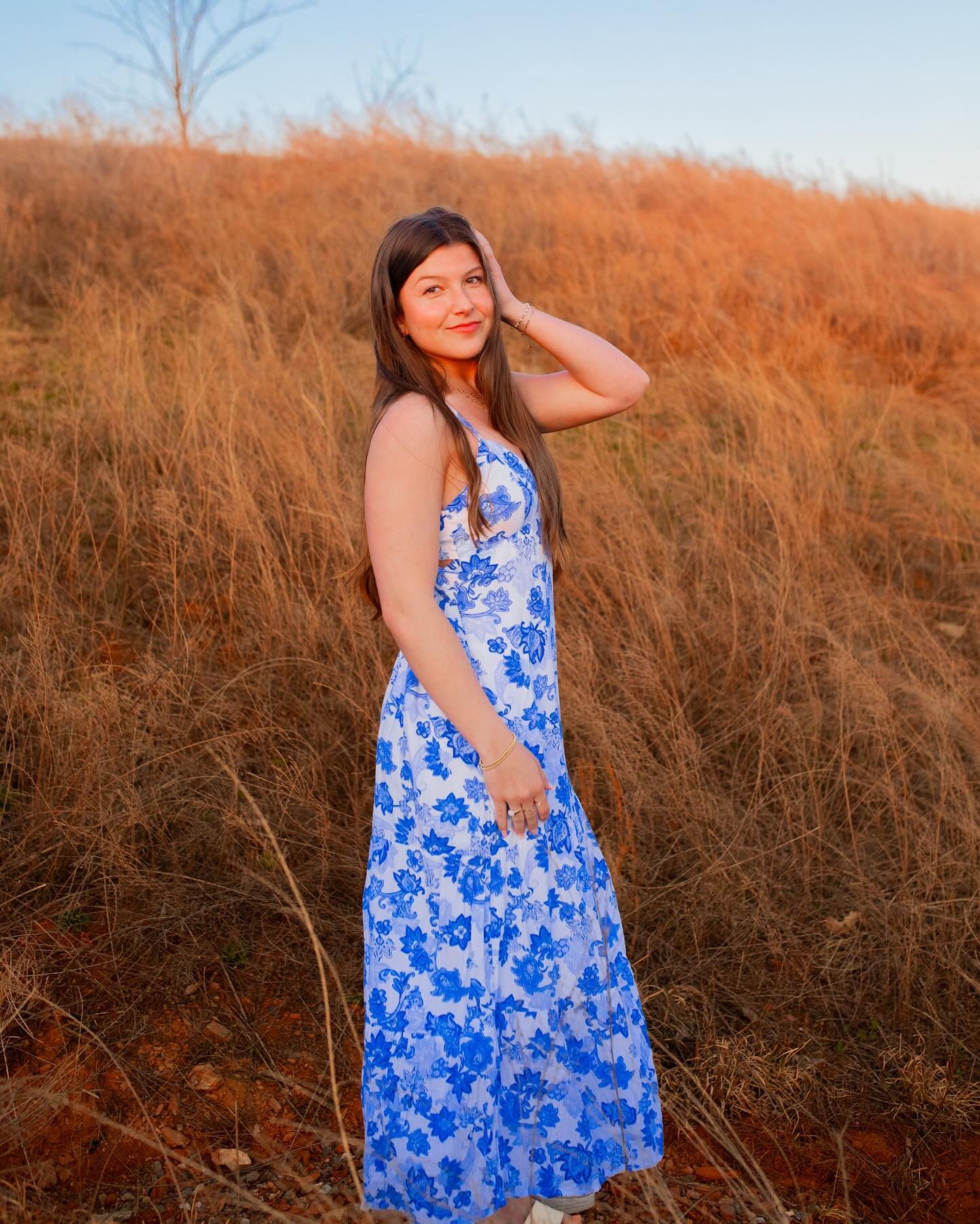 Catching the last rays with @georgiarhathaway ☀️
#photoshoot #goldenhour #photographer #cannonphotography