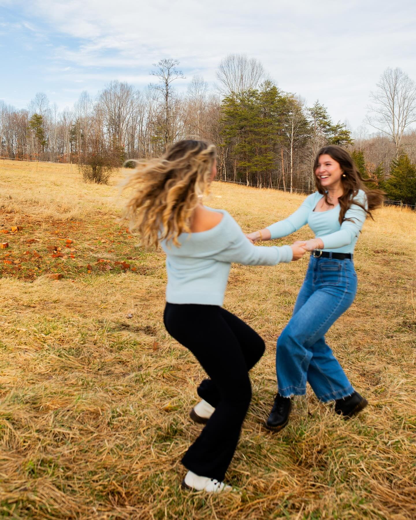 When it was supposed to be a snowy shoot but the show disappeared by 10am… you make it work! I had the pleasure of doing this fun shoot with these two models a few weeks ago. I am happy to say for now though-goodbye snow, hello spring!