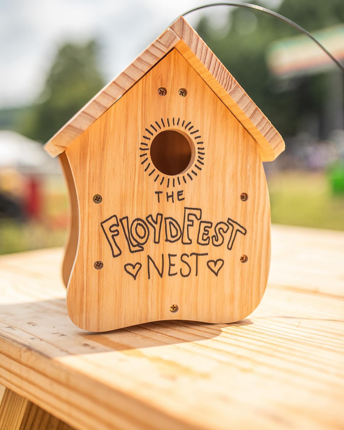 Birdhouse Building at FloydFest!🪶🪺💛🧡
#floydfesthorizon2024 #birdhousesofinstagram #photography #build #photo