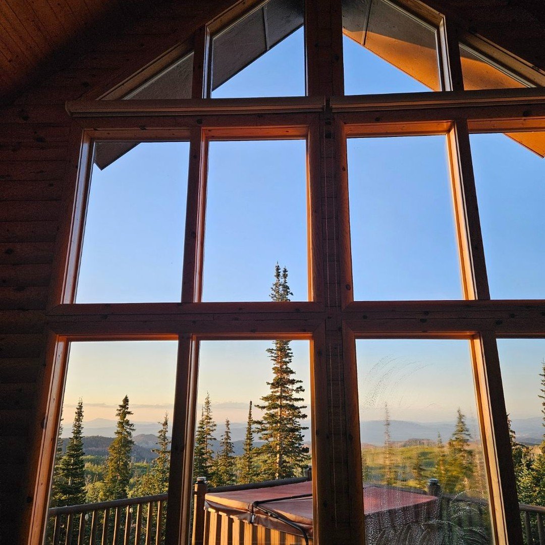 Don't let dirty windows ruin the beautiful views around you! 

Let us transform your house or cabin with our top notch exterior cleaning services! 

#exteriorcleaning #windowcleaning #pressurewashing #softwashing #clearviews #beautyisaroundyou #aokso