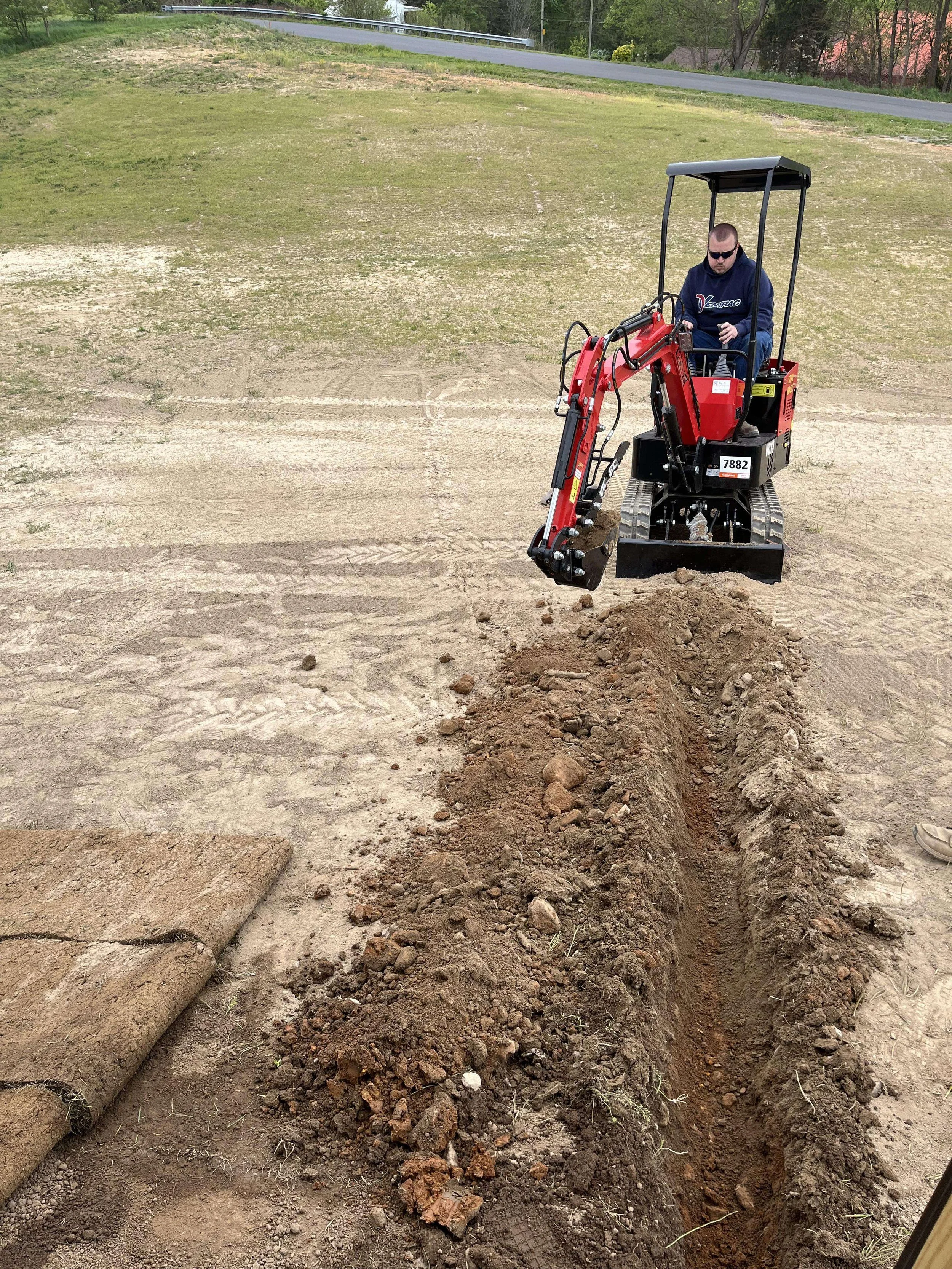 light excavation, small excavation, light excavating, small excavating
