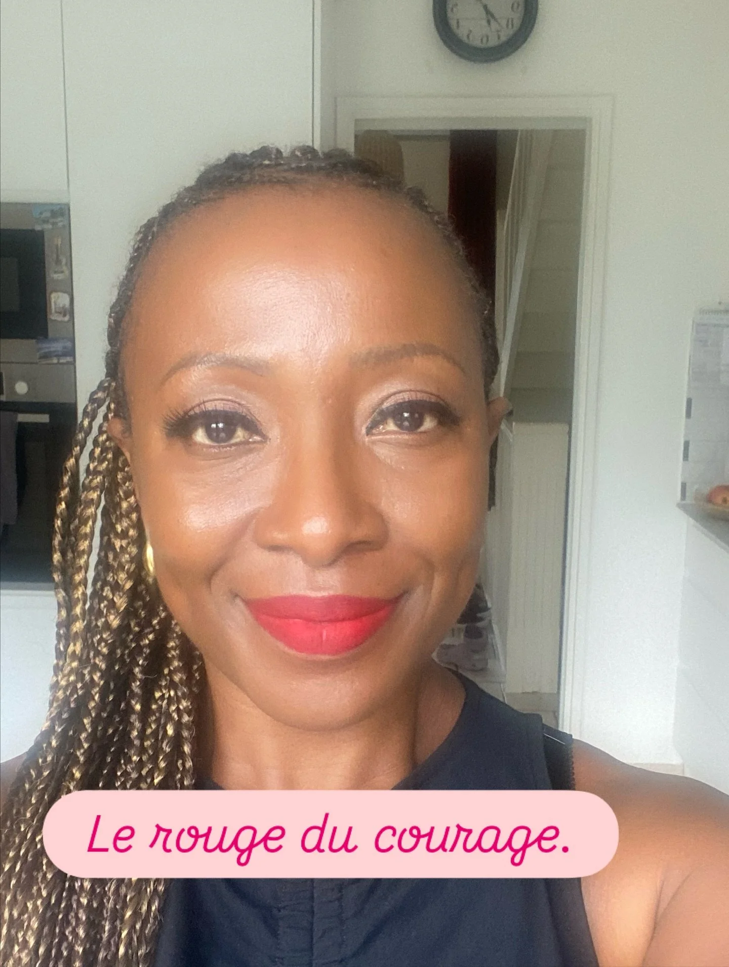 Le rouge du courage. 🌺

Parce qu&rsquo;il y a des jours o&ugrave; il faut simplement se rappeler qu&rsquo;on est ok on a tout fait,  c&rsquo;est suffisant 

Le rouge du courage. 🌺

Ce rouge qui dit : &ldquo;Je vais bien. M&ecirc;me quand c&rsquo;es